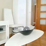 Modern 80 M² + Balcony Lägenhet Málaga