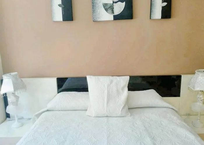 Modern 80 M² + Balcony Apartment Málaga
